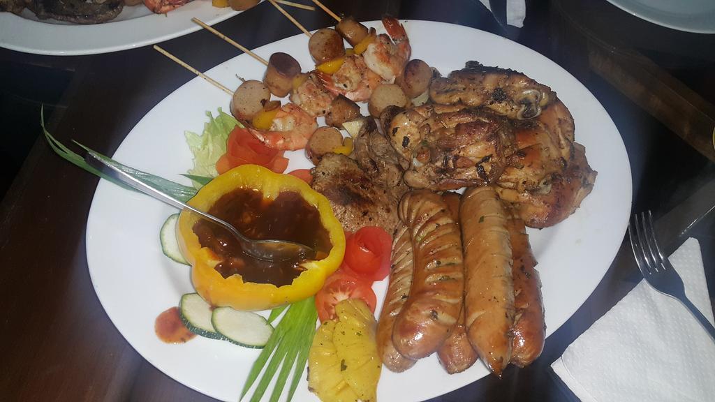 La Cottage Boutique Hotel & Restaurant نوفارا إيلِيا المظهر الخارجي الصورة