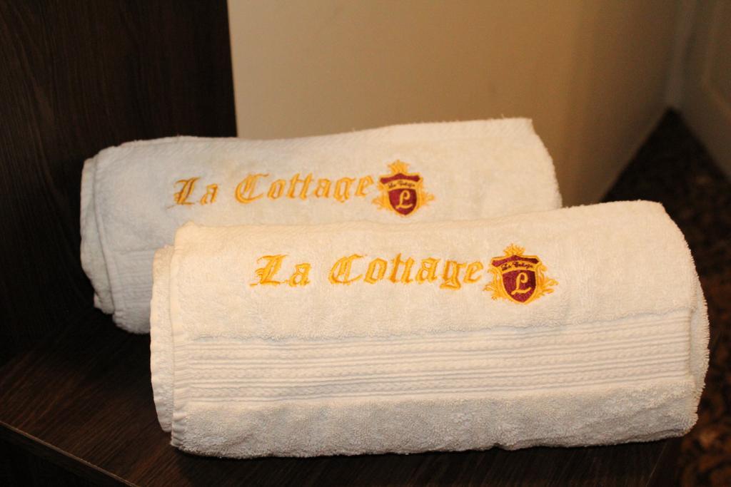 La Cottage Boutique Hotel & Restaurant نوفارا إيلِيا المظهر الخارجي الصورة