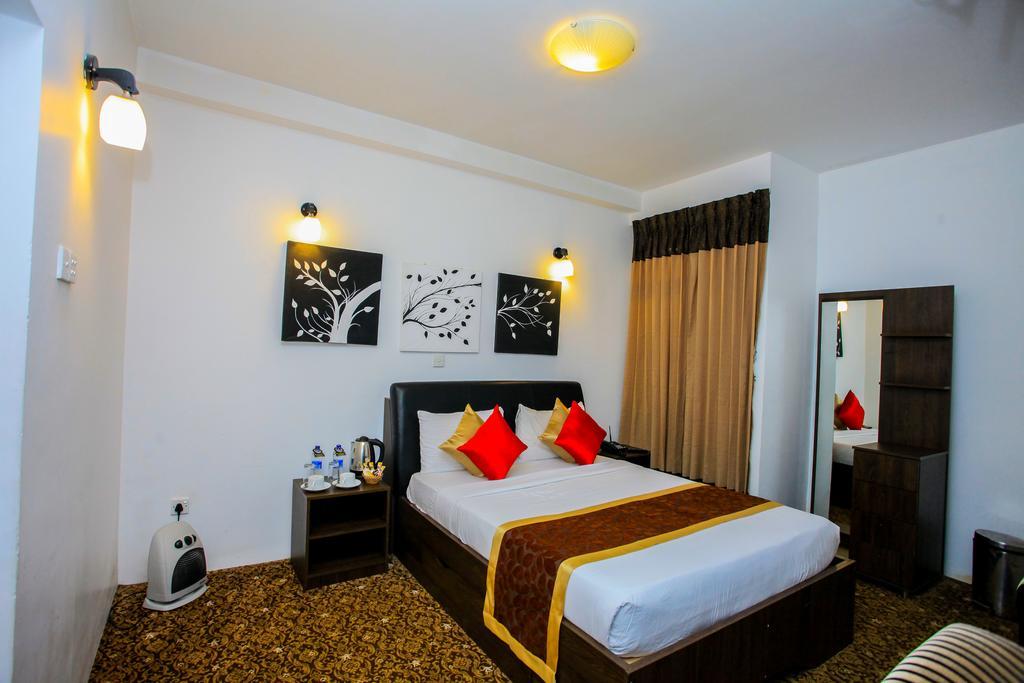 La Cottage Boutique Hotel & Restaurant نوفارا إيلِيا المظهر الخارجي الصورة
