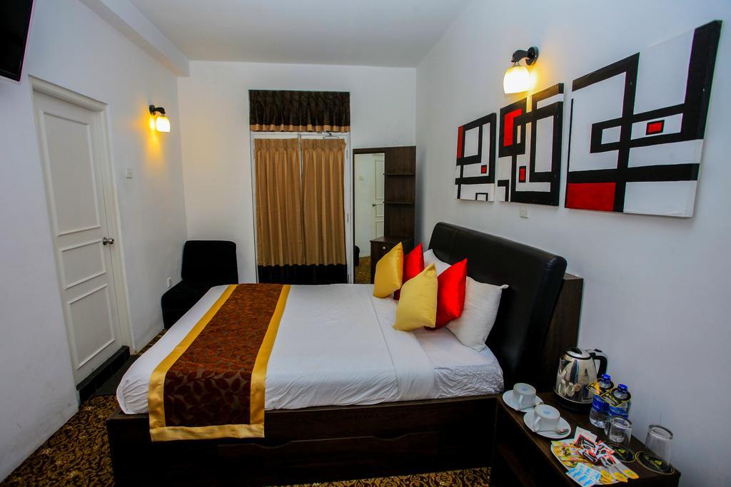La Cottage Boutique Hotel & Restaurant نوفارا إيلِيا المظهر الخارجي الصورة