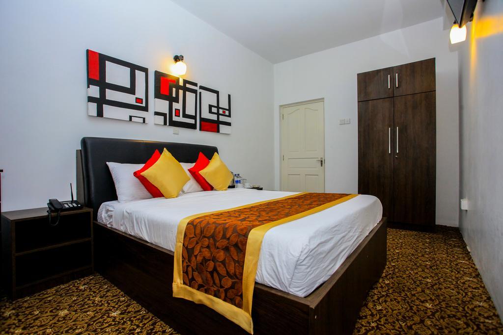 La Cottage Boutique Hotel & Restaurant نوفارا إيلِيا المظهر الخارجي الصورة