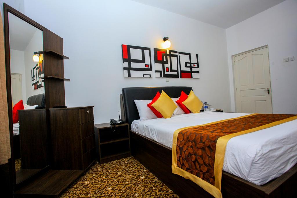 La Cottage Boutique Hotel & Restaurant نوفارا إيلِيا المظهر الخارجي الصورة