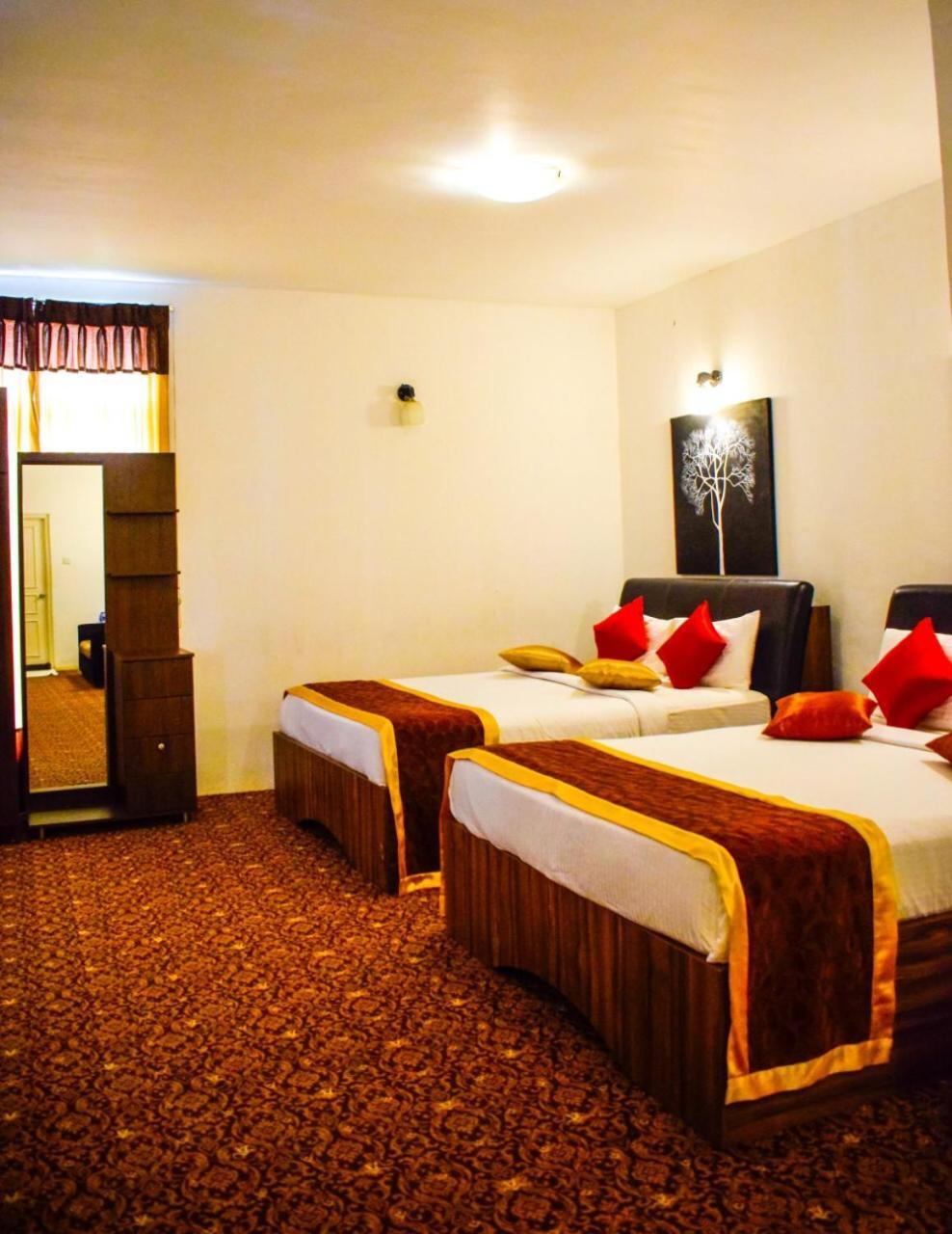 La Cottage Boutique Hotel & Restaurant نوفارا إيلِيا المظهر الخارجي الصورة