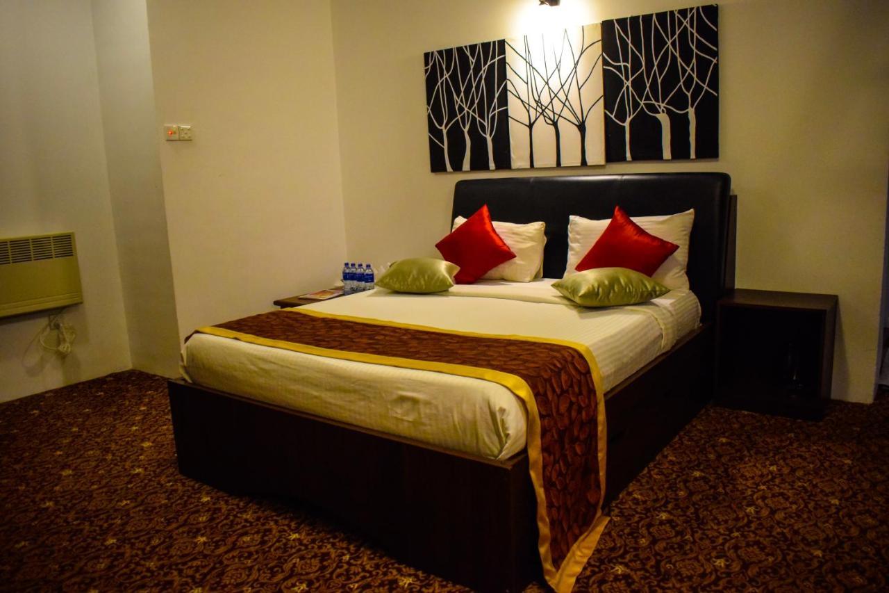 La Cottage Boutique Hotel & Restaurant نوفارا إيلِيا المظهر الخارجي الصورة