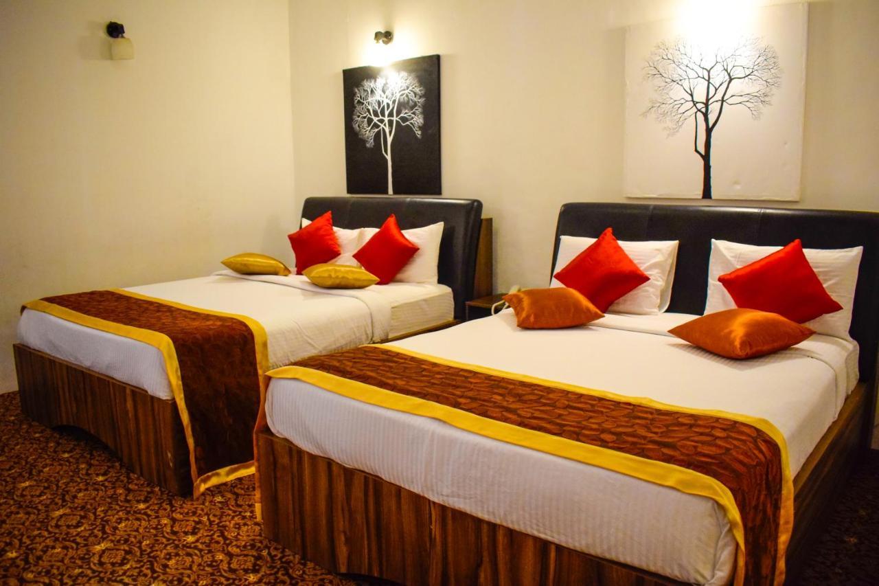 La Cottage Boutique Hotel & Restaurant نوفارا إيلِيا المظهر الخارجي الصورة