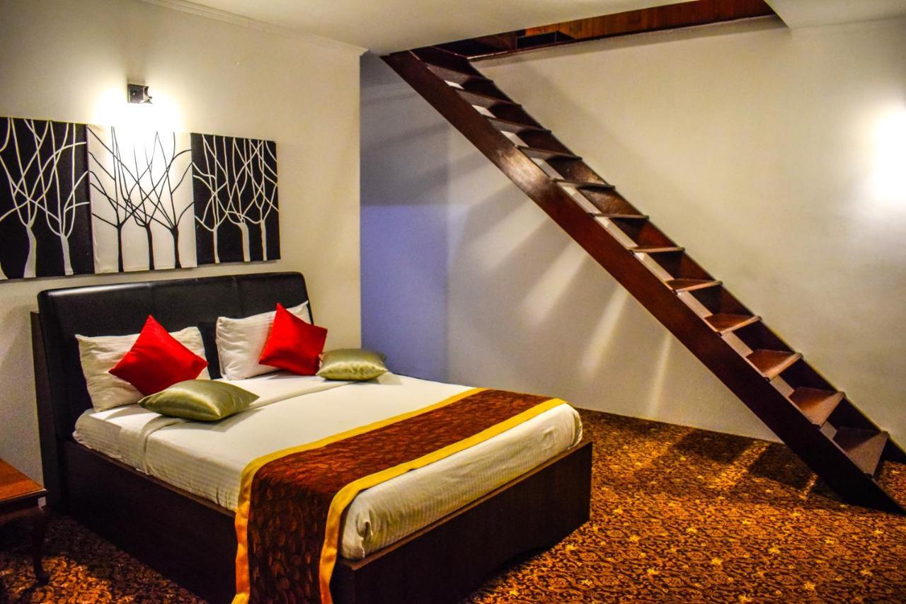 La Cottage Boutique Hotel & Restaurant نوفارا إيلِيا المظهر الخارجي الصورة
