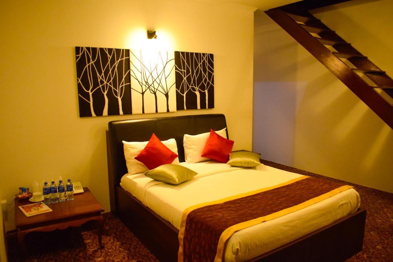 La Cottage Boutique Hotel & Restaurant نوفارا إيلِيا المظهر الخارجي الصورة