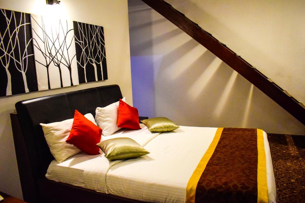 La Cottage Boutique Hotel & Restaurant نوفارا إيلِيا المظهر الخارجي الصورة