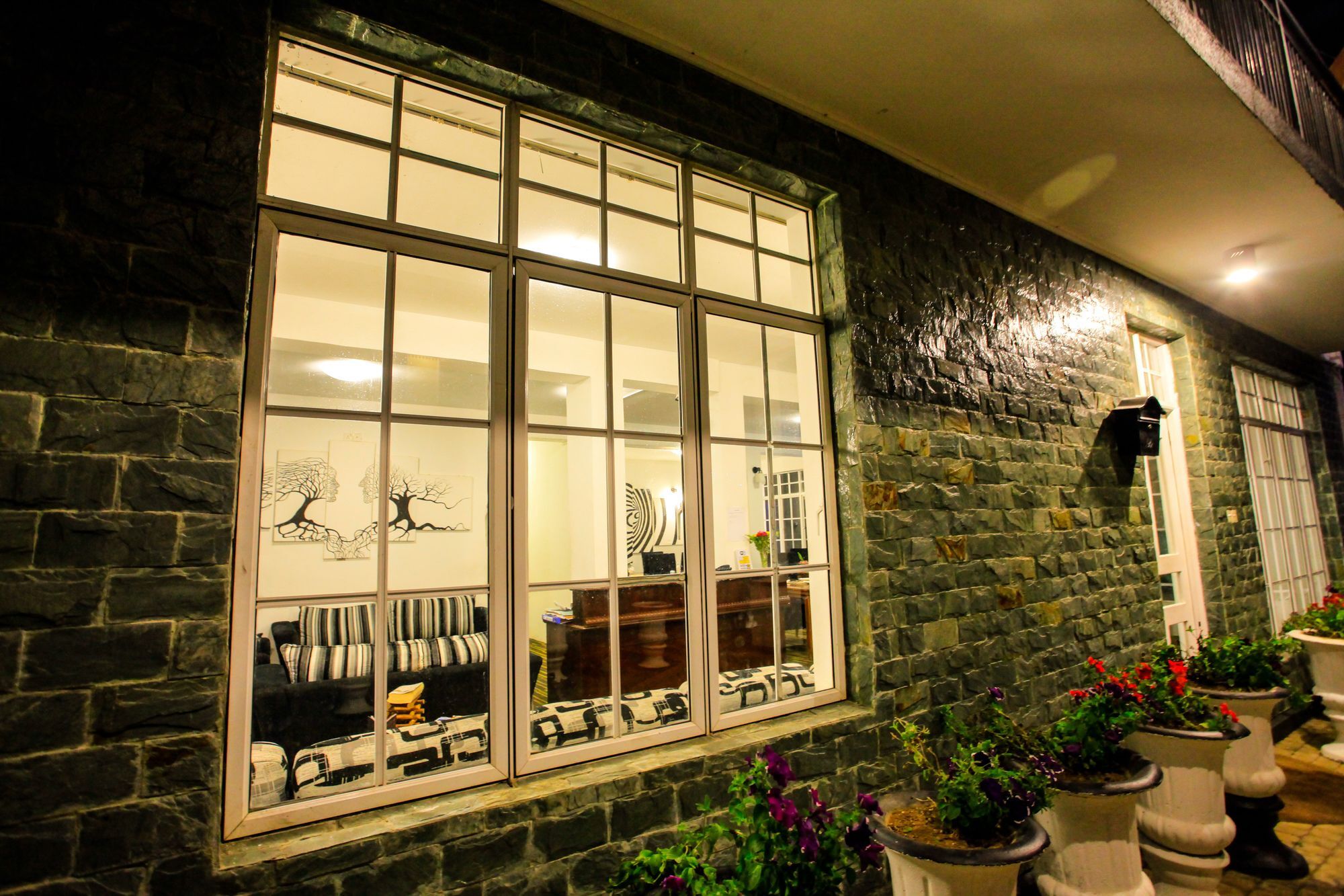 La Cottage Boutique Hotel & Restaurant نوفارا إيلِيا المظهر الخارجي الصورة