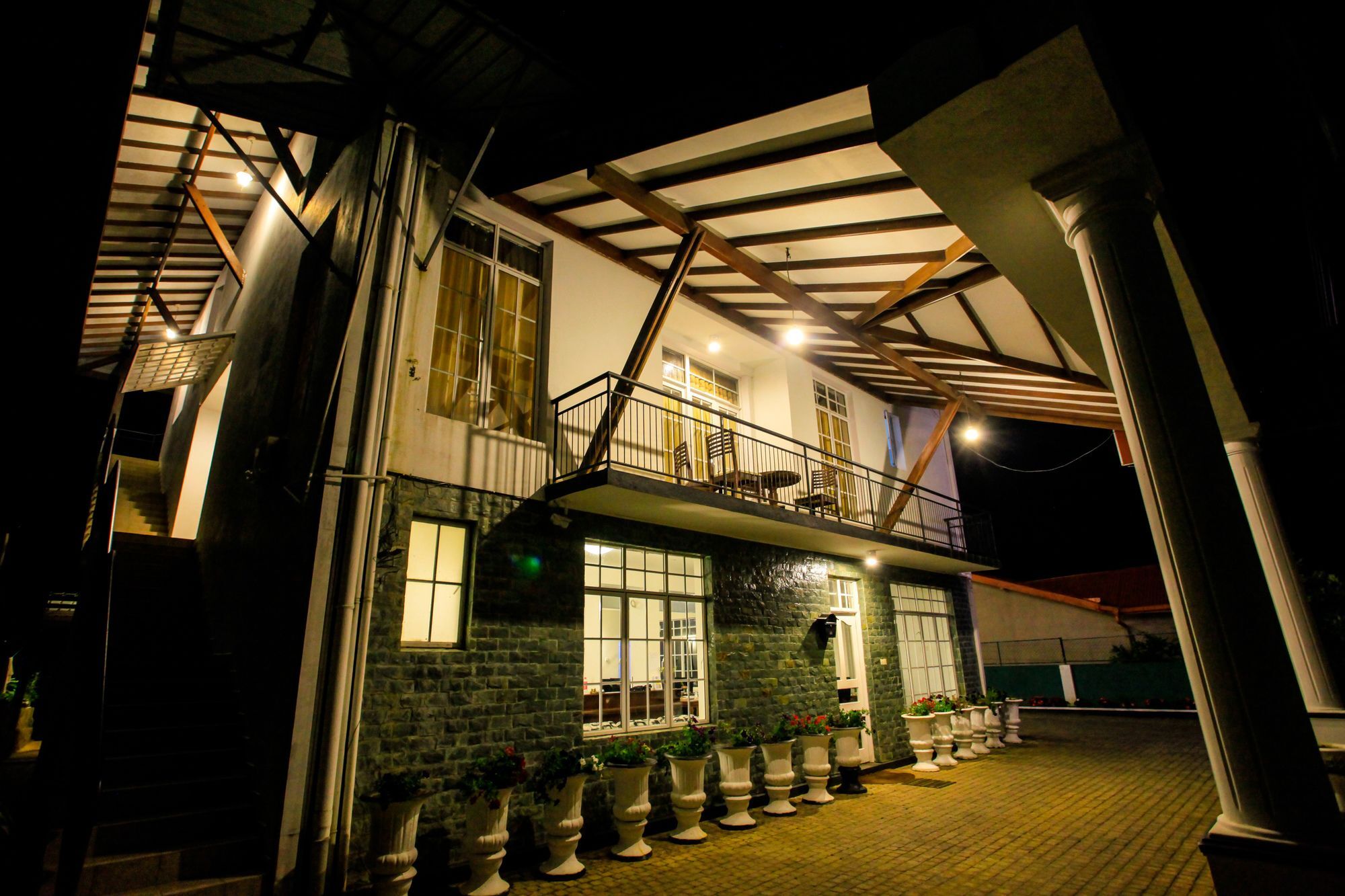 La Cottage Boutique Hotel & Restaurant نوفارا إيلِيا المظهر الخارجي الصورة