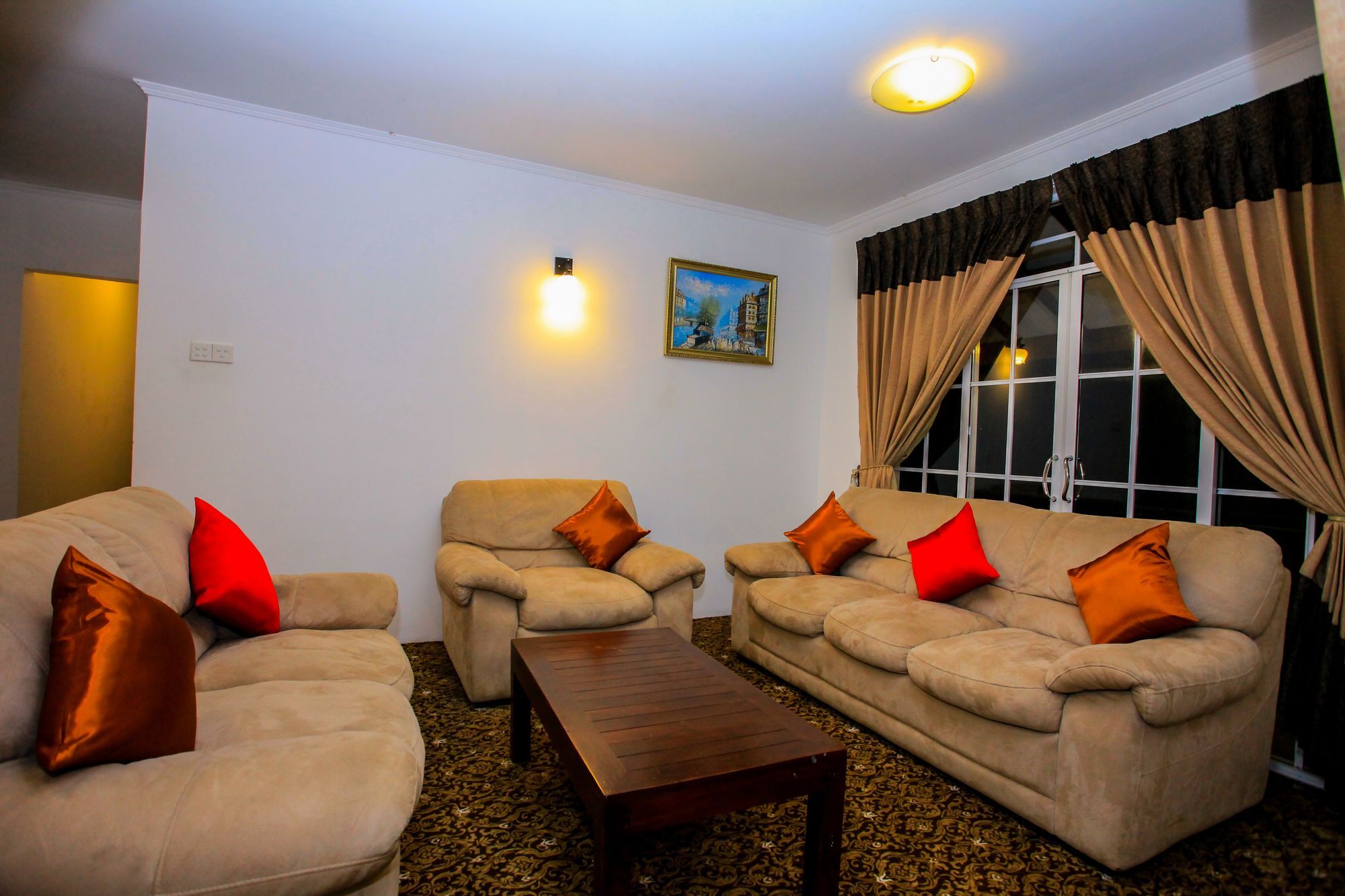 La Cottage Boutique Hotel & Restaurant نوفارا إيلِيا المظهر الخارجي الصورة